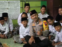 Wujud Kepedulian, Kapolres Demak Bagikan Bantuan di Bulan Ramadhan